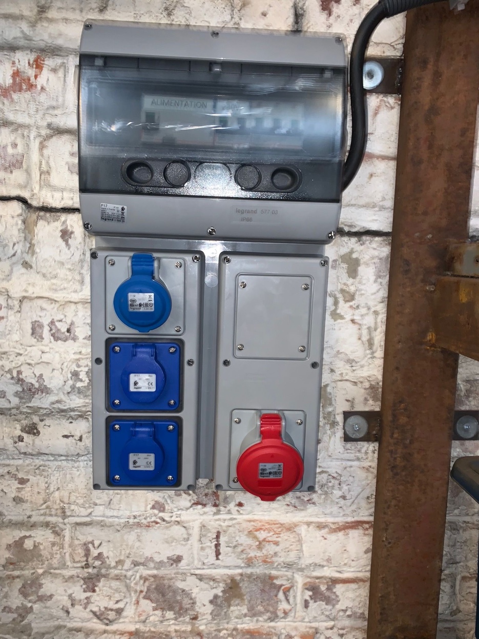Installation tableau électrique Legrand - chantier Dovolta Lille